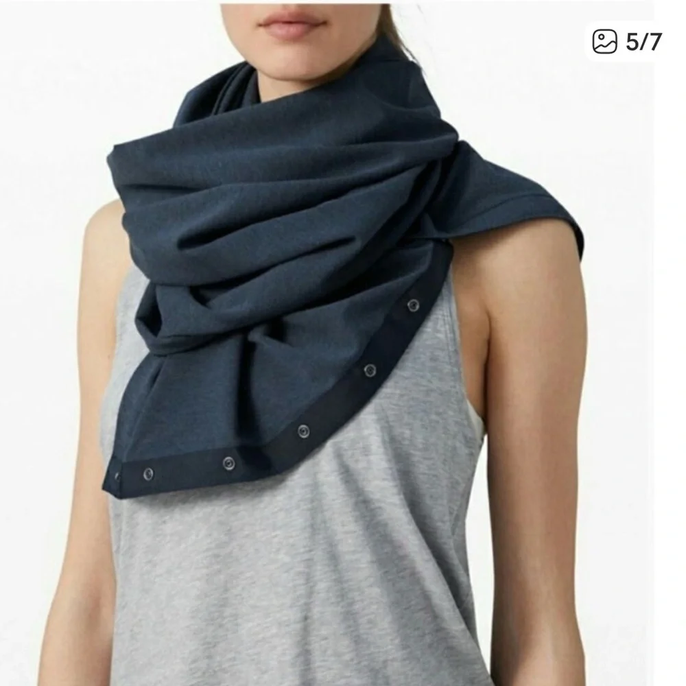 Lululemon Vinaysa Scarf in Grey Herringbone